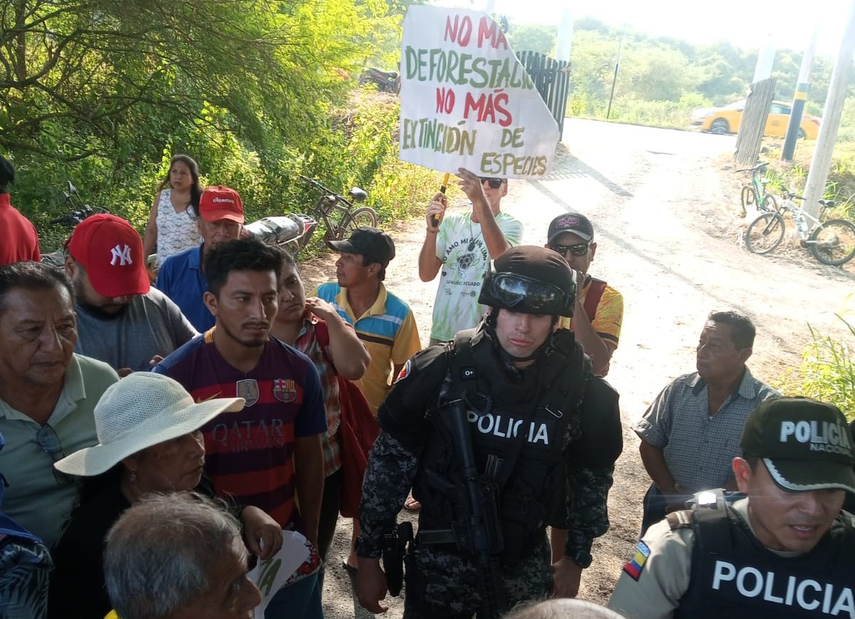 Olón protesta construcción