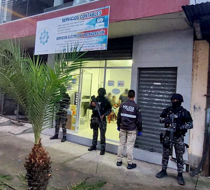 Se realizan allanamientos en tres provincias por presunta red de corrupción en Petroecuador