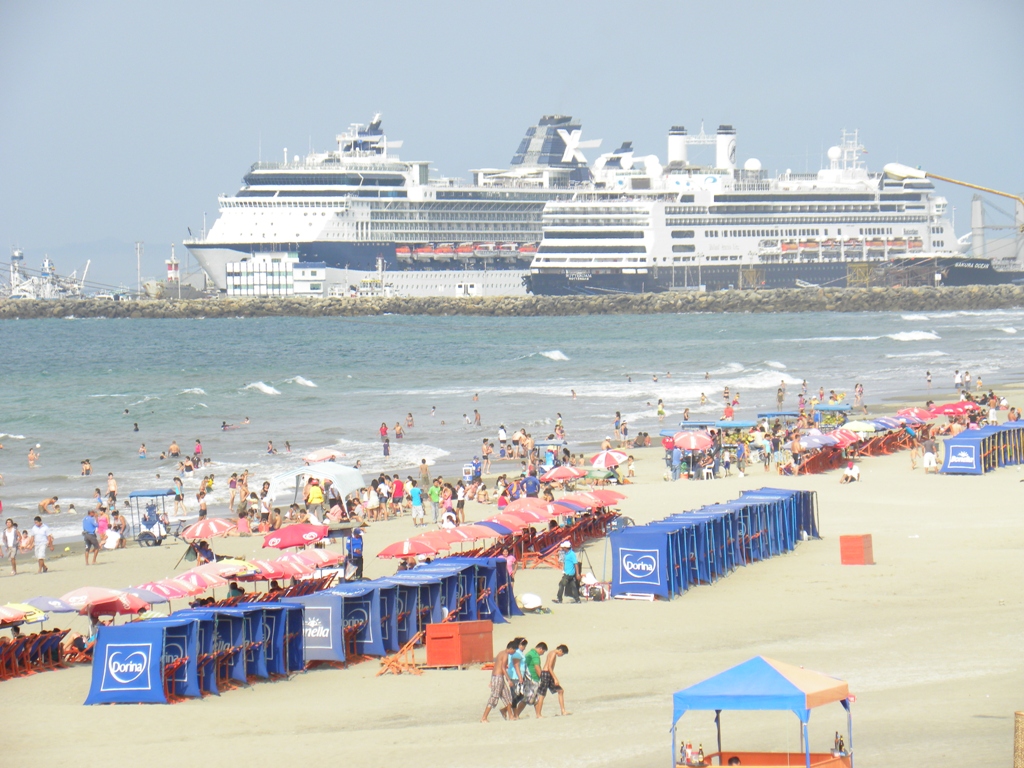 Manta feriado del 24 de Mayo, playa El Murciélago