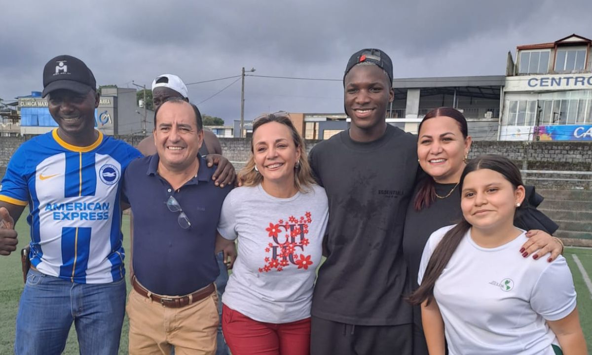 Moisés Caicedo vacaciona en Santo Domingo.