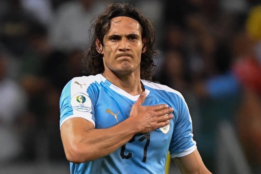 Tras 16 años de su debut, el delantero Edinson Cavani se retira de manera oficial de la selección uruguaya de fútbol.