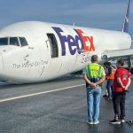 Un gran avión, modelo Boeing 767, considerado uno de los más grandes del mundo logró aterrizar sin su tren delantero.