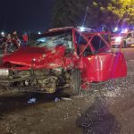 Un grave choque frontal se registró entre dos vehículos la noche de este lunes 27 de mayo del 2024, en Manta, Manabí.