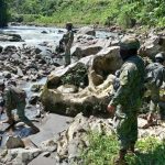 Un militar ecuatoriano, en el grado de soldado, murió mientras que un segundo se encuentra desaparecido.