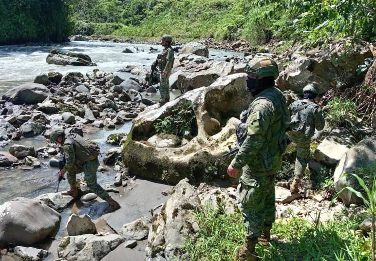 Un militar ecuatoriano, en el grado de soldado, murió mientras que un segundo se encuentra desaparecido.