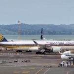 Un pasajero muerto y 33 heridos, siete de ellos de gravedad, fue el saldo de un incidente registrado en un vuelo de la compañía Singapore Airlines.