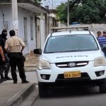 Acribillada; así terminó una pareja de hermanos que se desplazaba a bordo de una camioneta doble cabina de color negro.