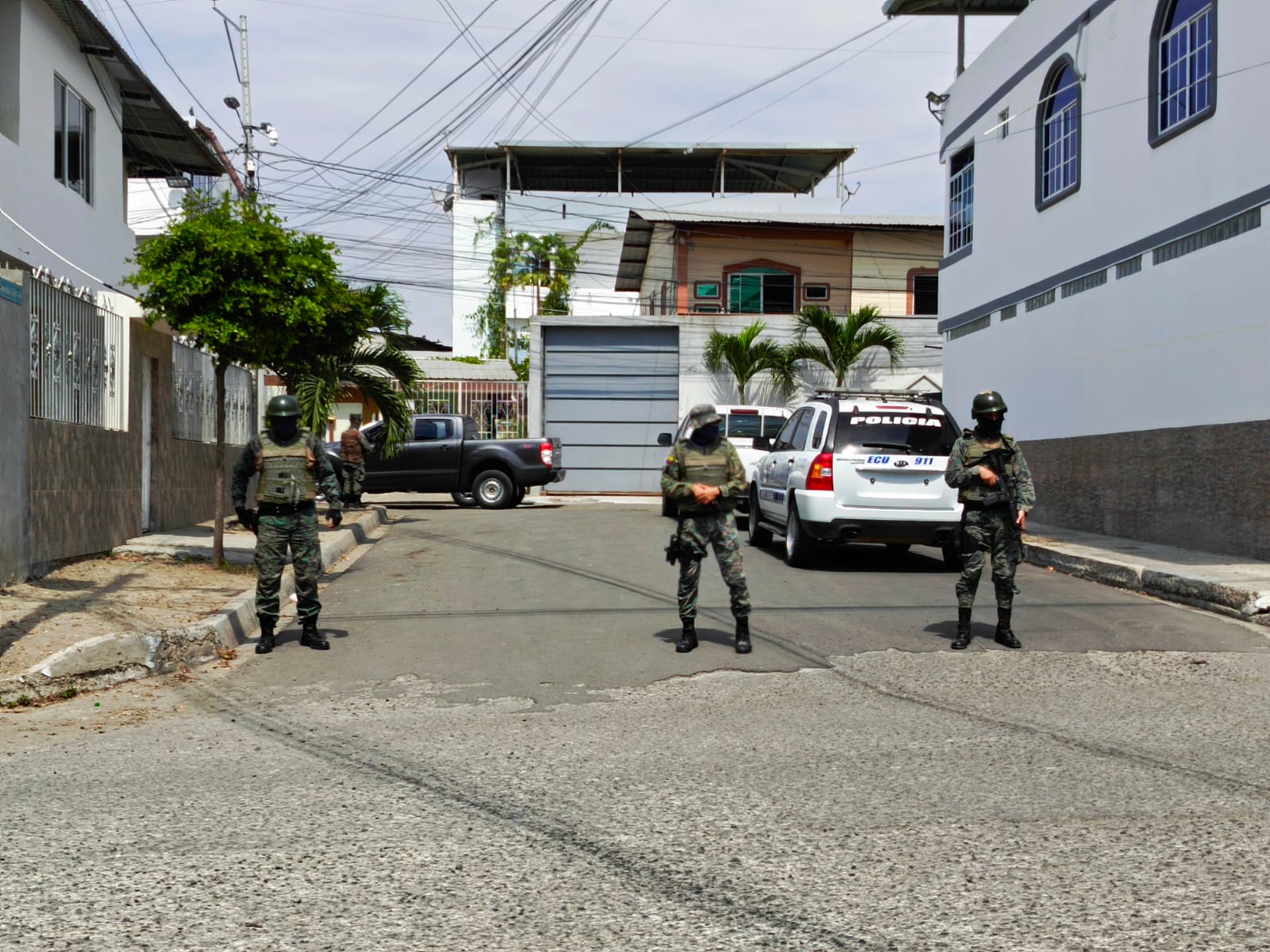 Al menos dos casas de allegados de alias Fito han sido allanadas pasado el mediodía de este viernes 7 de junio del 2024, en Manta.