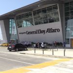El aeropuerto Eloy Alfaro de Manta cuenta con un equipo de rayos X, pero este tendría sus días contados en la terminal aérea.
