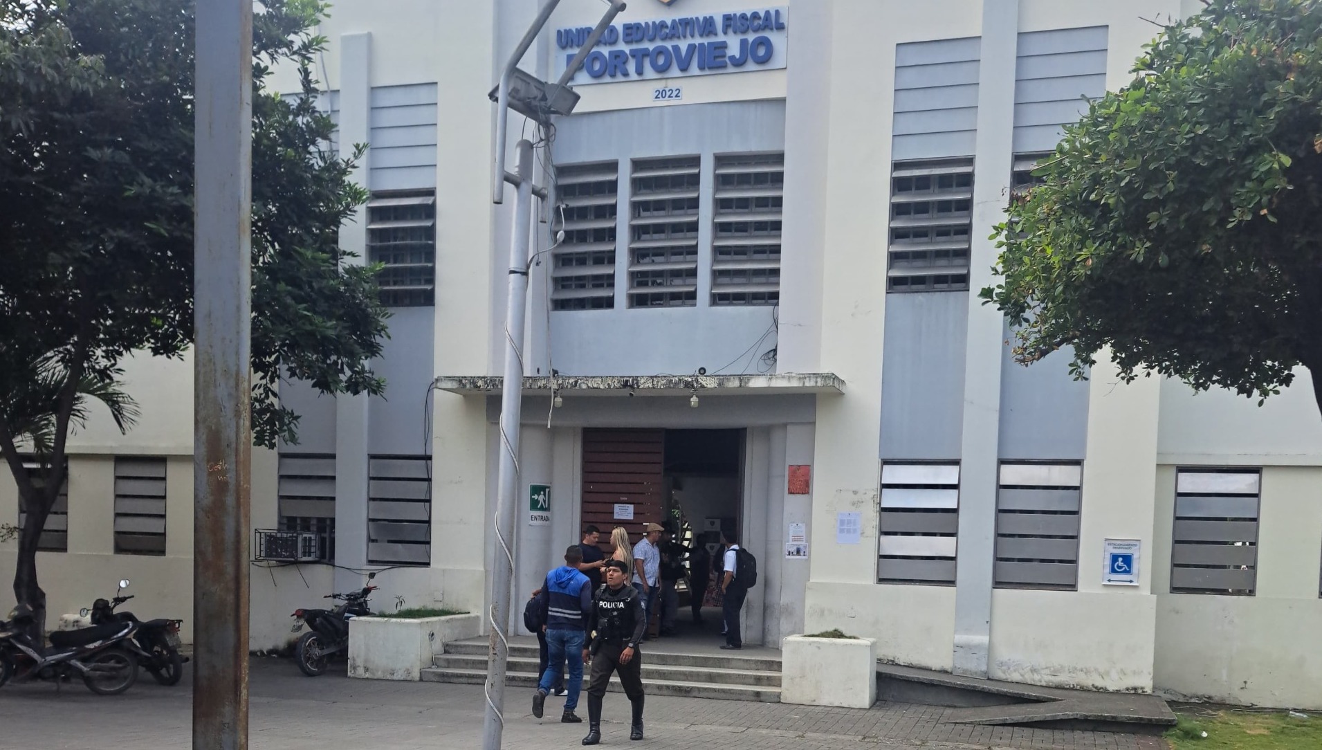 Estudiante herido con tijeras en pelea con compañero, en Portoviejo