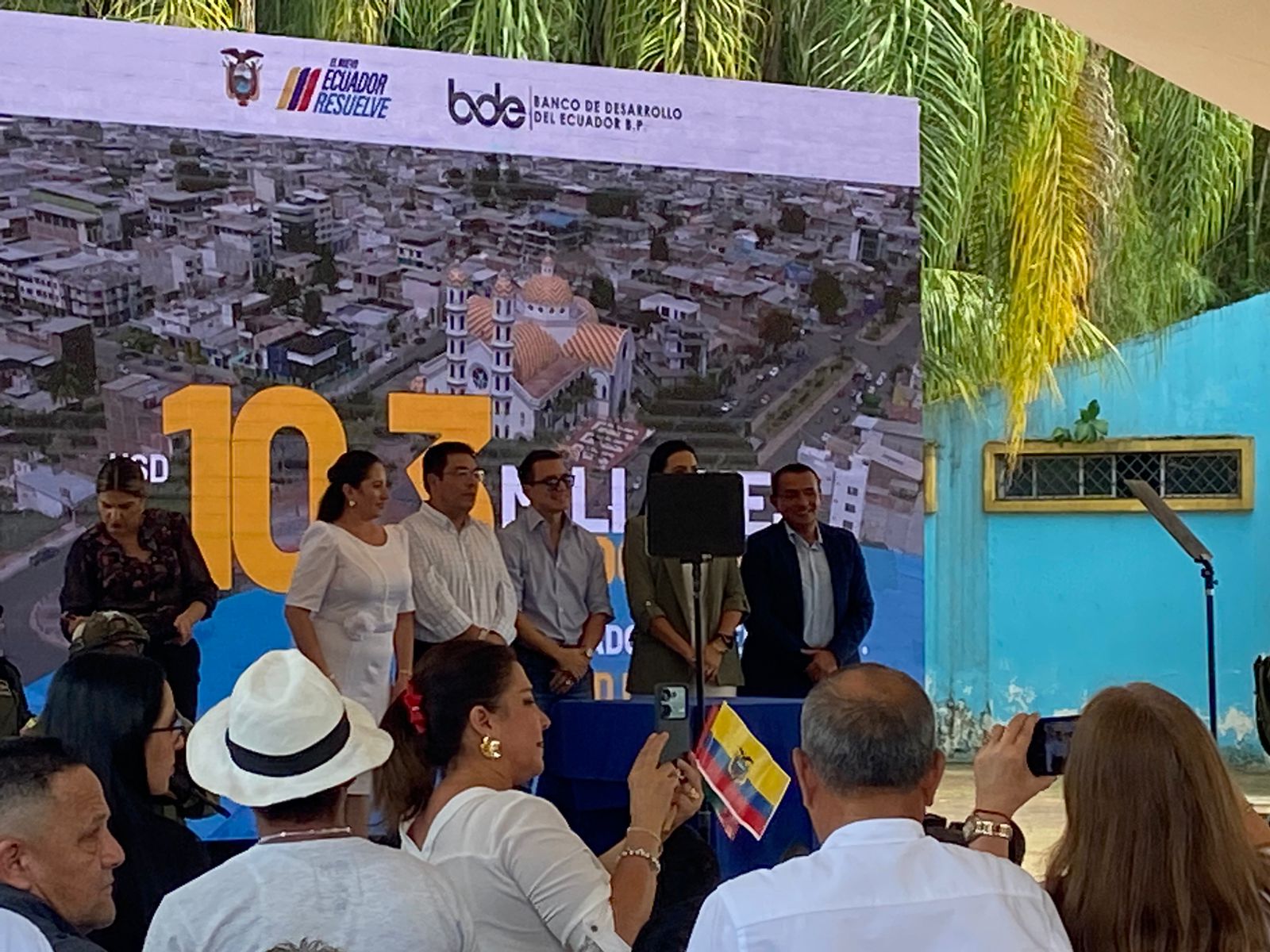 Tres cantones de la provincia de Manabí recibirán 10,3 millones de dólares para obras de hidrosanitario y vialidad.