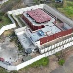 Una de las dos cárceles de máxima seguridad que ofreció en campaña, Daniel Noboa, se inauguraría en unos nueve meses.