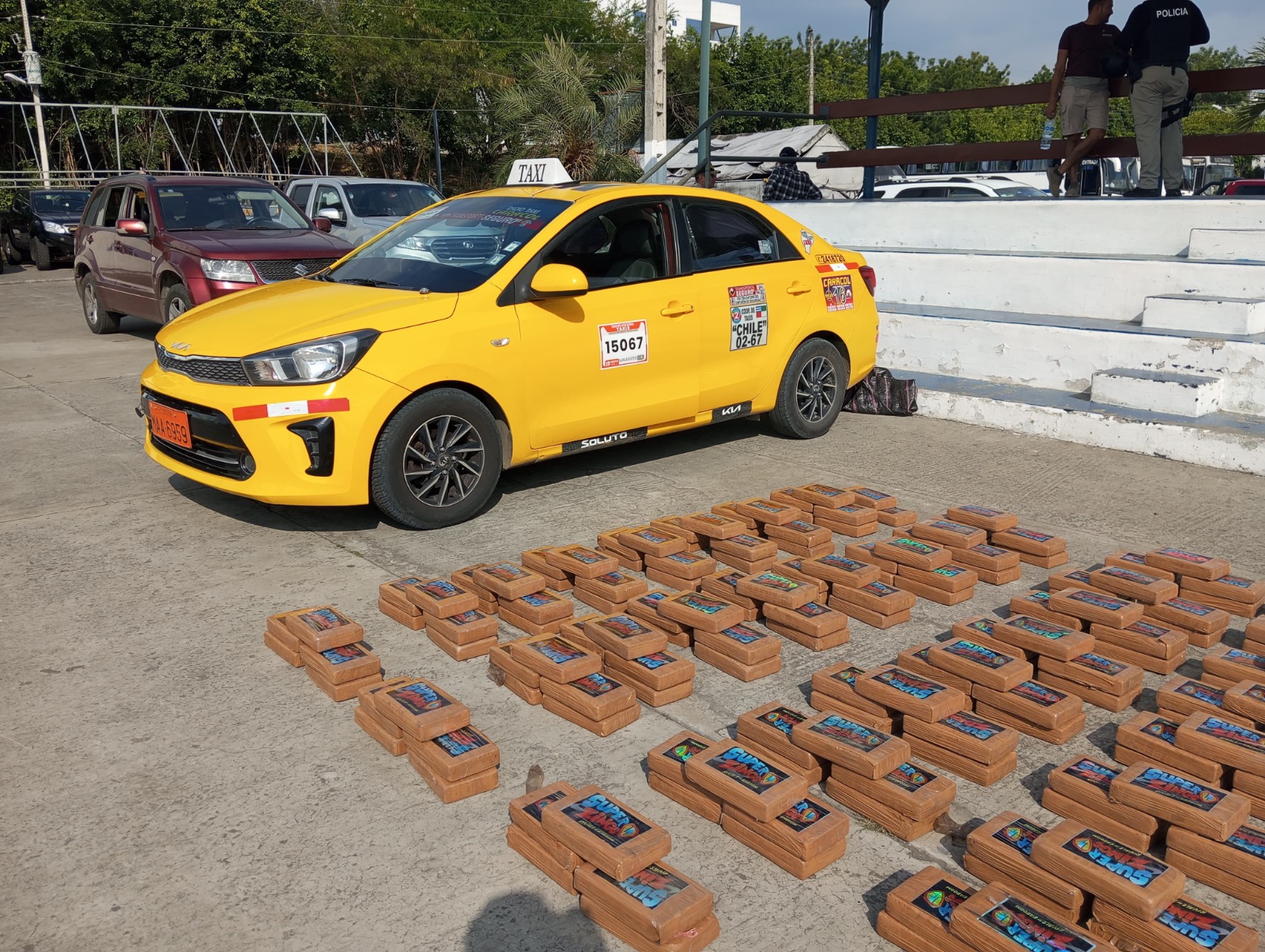 Taxi con droga circulaba por la vía Portoviejo-Crucita