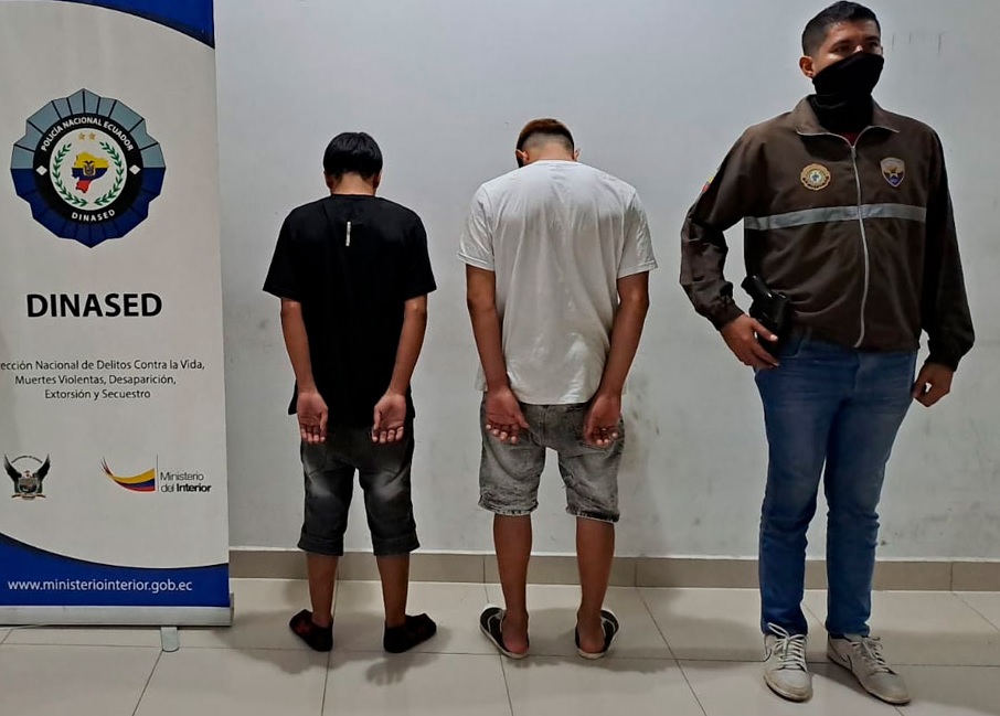 Dos menores de edad están aislados (aprehendidos) tras uhnj intento de asesinato contra un agente de Policía.