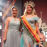 Emily Verduga fue electa como la nueva reina del cantón El Carmen, de entre seis candidatas, en una velada llena de glamour.