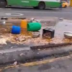 Encebollado quedó sobre la calle durante accidente