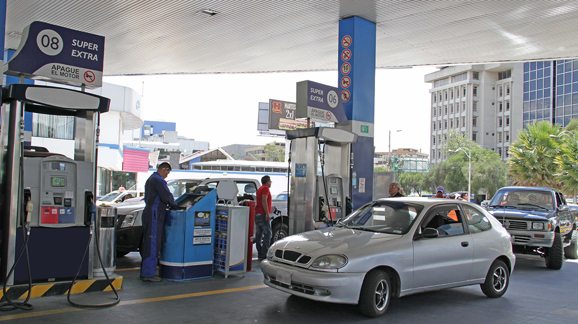 El Gobierno incrementa 26 centavos al precio de las gasolinas extra y ecopaís