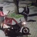 Repartidor le cae a machetazos a un delincuente