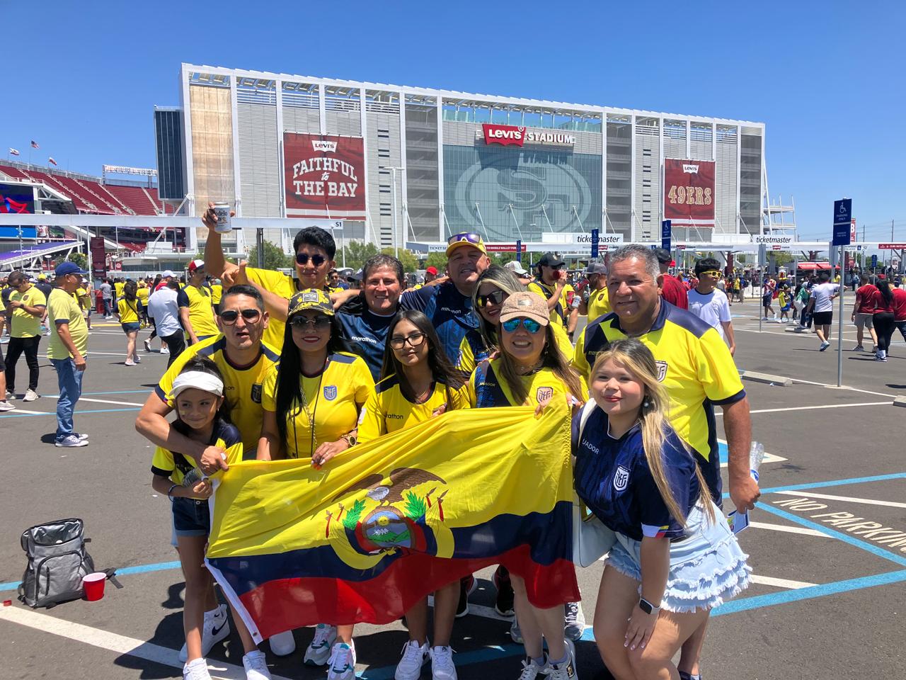 Varios portovejenses se encuentran en Estados Unidos para respaldar a la Selección Ecuatoriana de Fútbol en la Copa América.