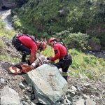 Tres personas mueren durante accidente, carro car a un abismo