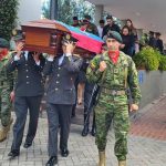 Aidita Ati, la subteniente de las Fuerzas Armadas, asesinada, fue sepultada en medio de honores en su natal Quito.