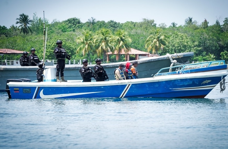 Autoridades de la Marina de El Salvador detuvieron a tres ecuatorianos, dos de ellos jaramijenses, en sus aguas territoriales.