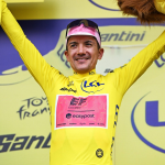 Richard Carapaz logró el maillot amarillo