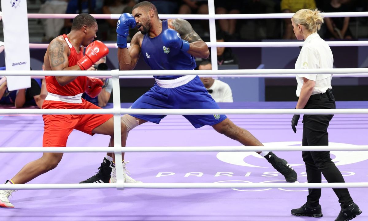 El boxeador Gerlon Congo clasifica a los cuartos de final en París 2024.