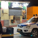 le disparan antes de comerse una hamburguesa