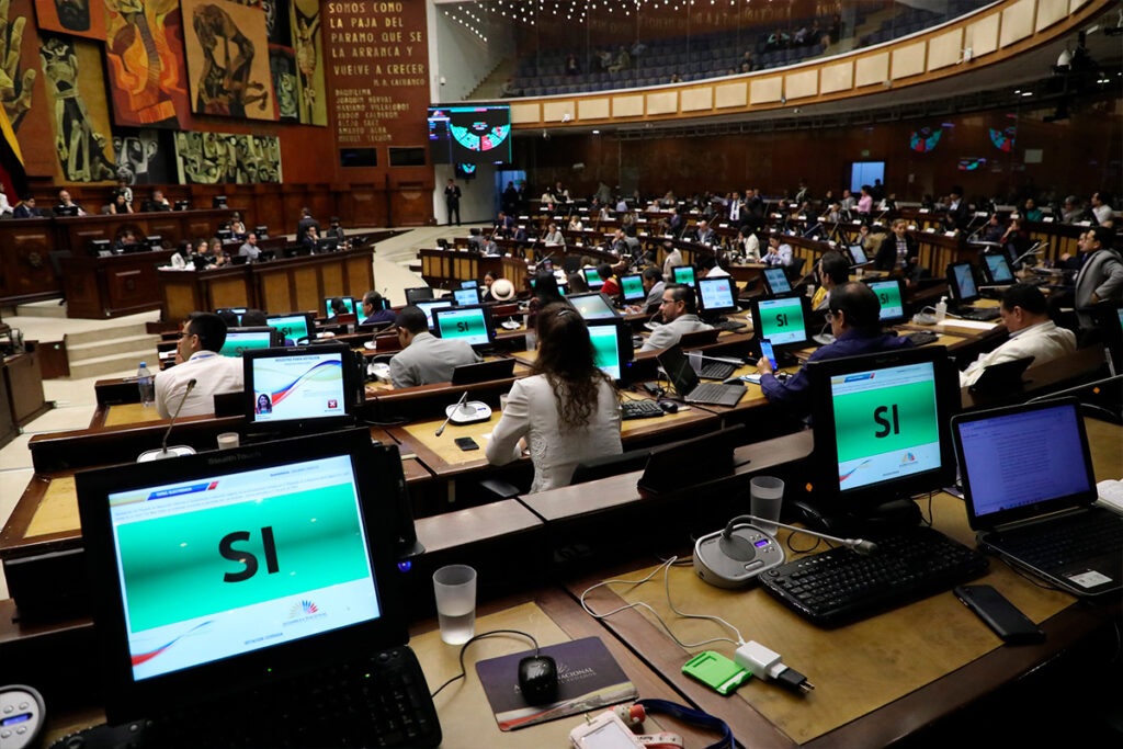 La Asamblea de Ecuador considera que "las elecciones presidenciales fueron fraudulentas, represivas y engañosas en Venezuela".