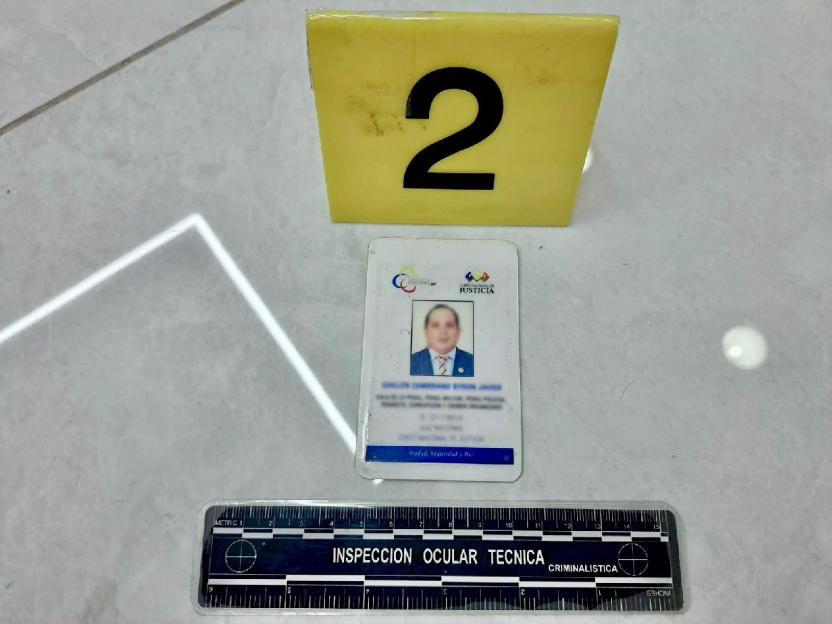 La vivienda del exjuez manabita Byron Guillén fue allanada la madrugada de este viernes 12 de julio del 2024.