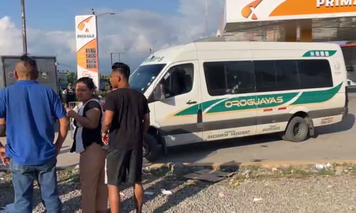 Matan a tres personas dentro de una buseta en El Guabo, El Oro.