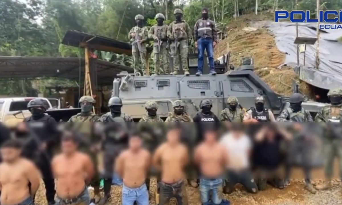 Once hombres fueron detenidos por policías y militares en el cantón Camilo Ponce Enríquez.