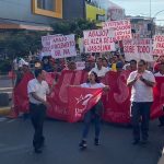 Organizaciones sociales de Manabí marchan por alza de precio en gasolinas