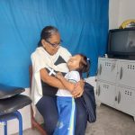 rosa cuida a sus cuatro nietos