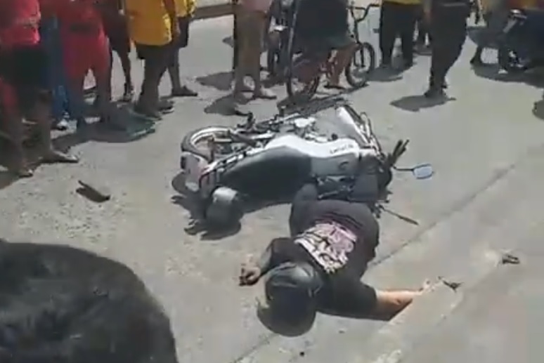 Un enfrentamiento a balas entre policías y dos delincuentes  terminó con la vida de uno de los dos sospechosos.