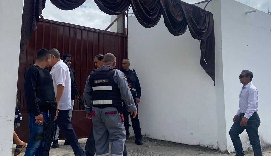 Velorio José Miguel Mendoza excandidato a alcalde en Portoviejo