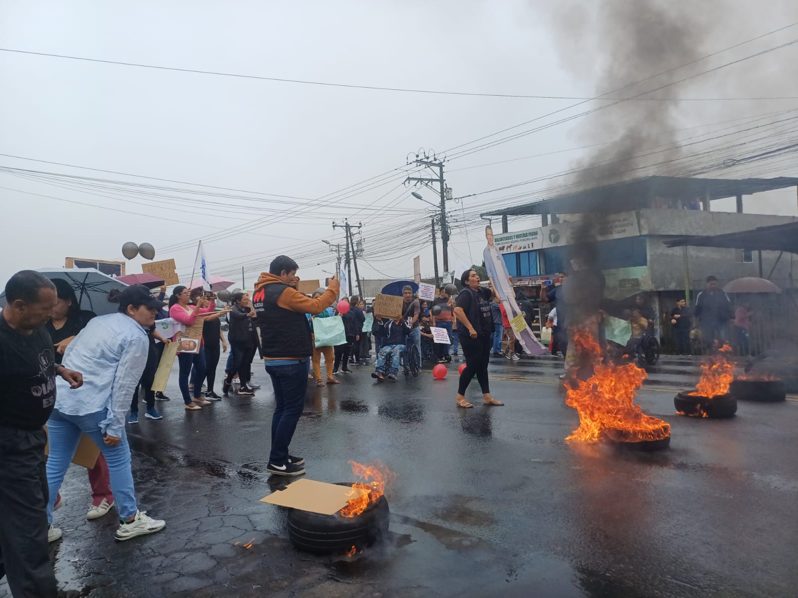 Pacientes de dializadoras cerraron la vía Quevedo