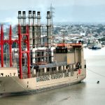 Barcaza turca de generación eléctrica no puede anclar en el río Guayas