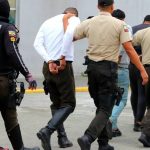 A tres policías que formaban parte de una banda delictiva, dedicada al secuestro extorsivo, los detuvieron en Guayaquil.