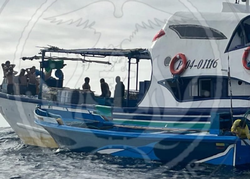 Cerca a la Zona Económica Exclusiva (ZEE) de las islas Galápagos se dio el decomiso de alrededor de 4,5 toneladas de droga.