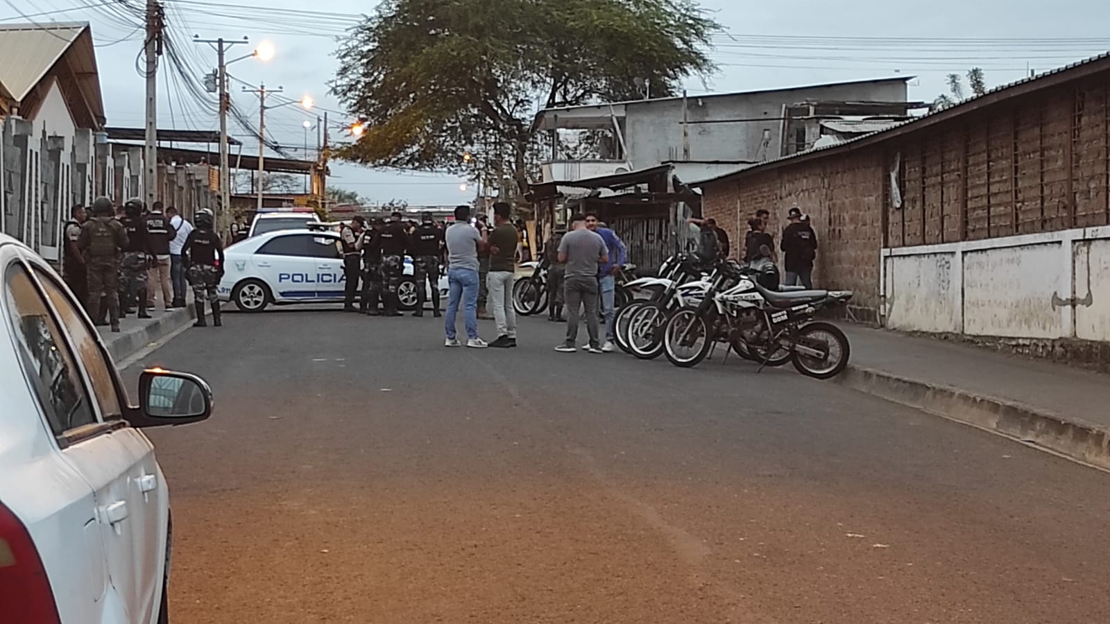 Dos hombres resultaron asesinados la tarde de este martes 27 de agosto del año 2024, en el barrio Nueva Esperanza, en Manta.