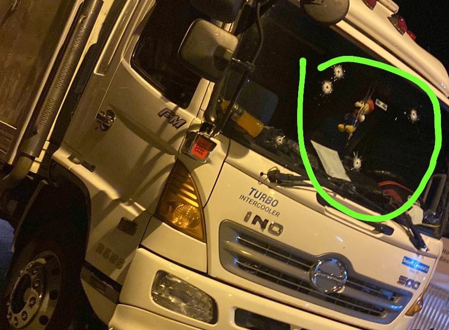 Durante el intento de asalto a un camión, en la vía El Empalme-Balzar, en Guayas, un niño de diez años de edad resultó asesinado.