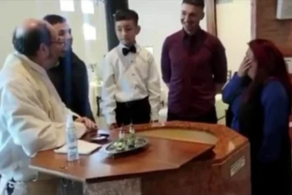 El bautizo de un inocente niño que no quiere ser 'cristiano', sino Messi se ha vuelto viral a través de redes sociales.