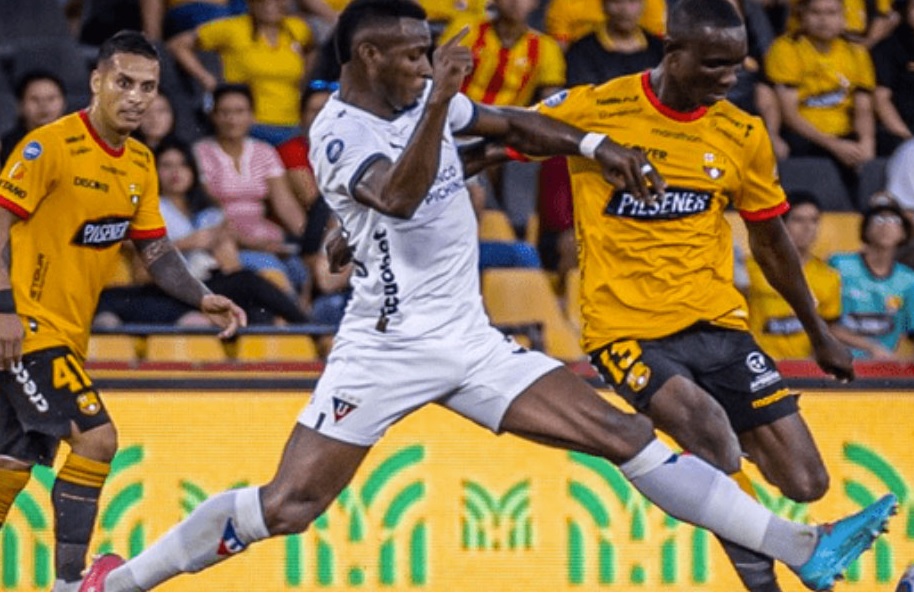 El partido de fútbol que enfrentará a Liga de Quito y Barcelona este sábado 31 de agosto del 2024 empieza a calentarse.