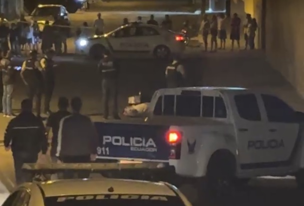 En el barrio La Florita de Manta se registró en asesinato de un hombre, quien se desplazaba en una motocicleta.