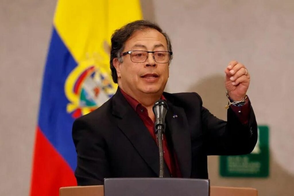 Gustavo Petro, presidente de Colombia atacó al gremio de mujeres periodistas del país tildándolas de muñecas de la mafia