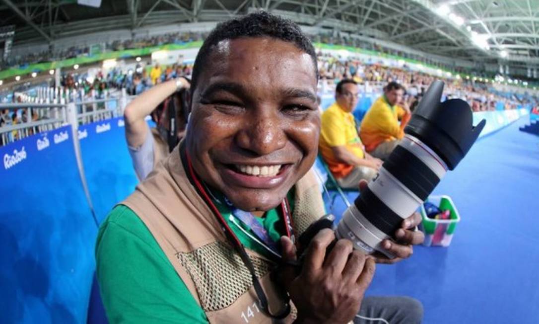 Joao Maia, fotógrafo ciego, cubre los Juegos Paraolímpicos de París