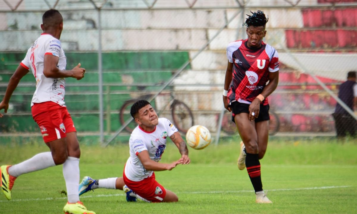 Liga de Portoviejo vence a New Porto en el torneo de ascenso.