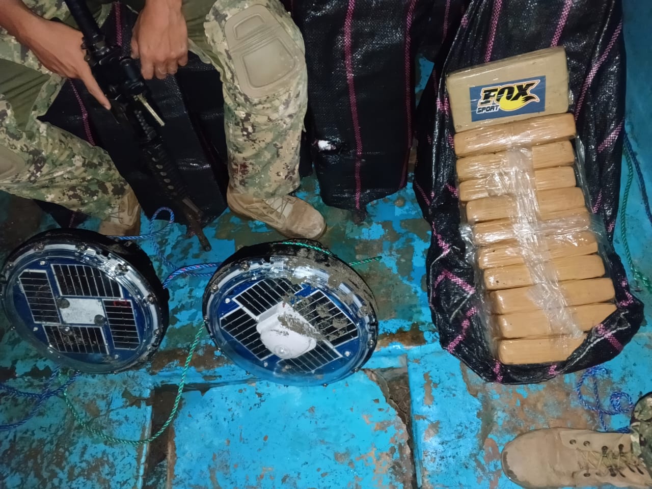 Portoviejo Balacera entre militares y 20 sujetos en Crucita, cuando cargaban droga en lanchas